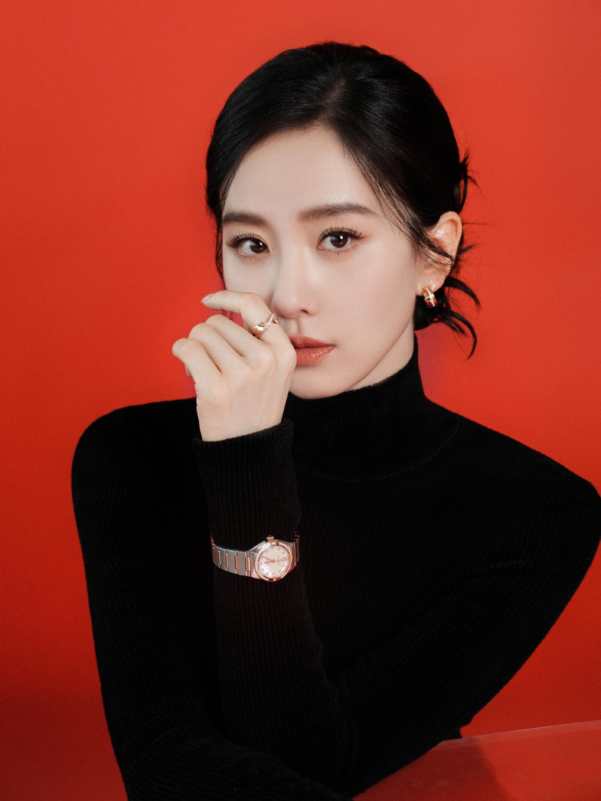 刘诗诗的一组黑色穿搭优雅活动造型 