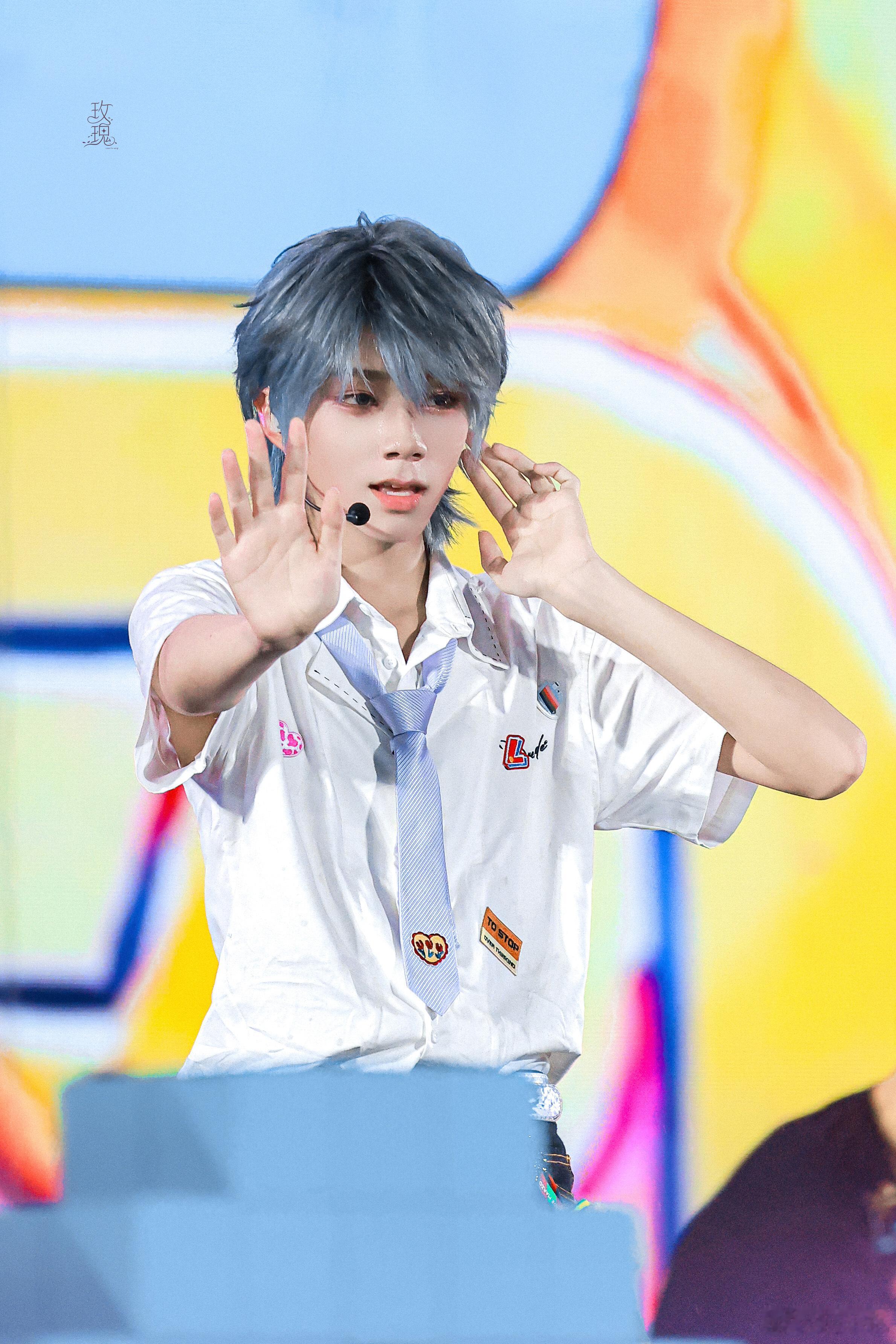 王橹杰比董洁亲儿子还小一岁我们的少年时代2 王橹杰和顶顶说不定能成哥们儿，就差一