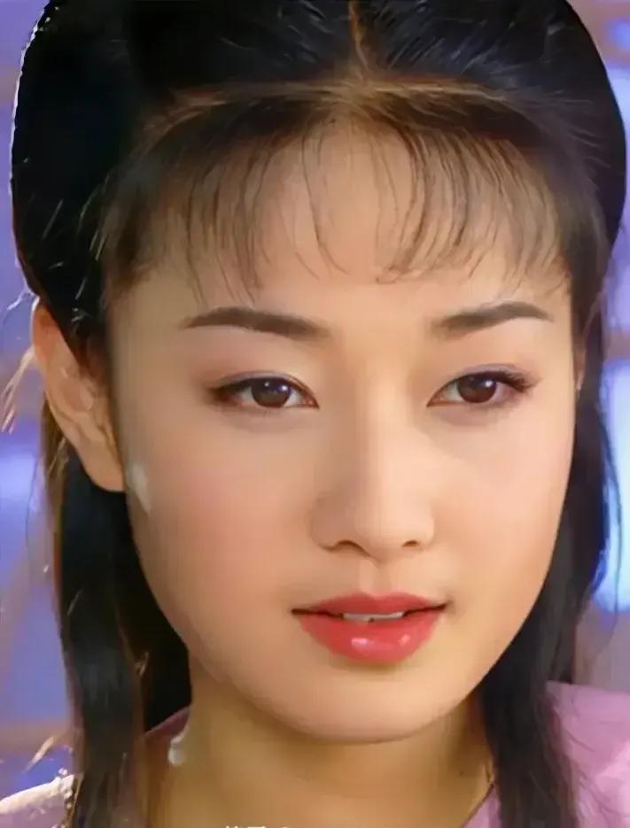 马伊琍真的好漂亮，自然美，看着舒服。好有女人味！你说呢？#娱乐# #明星#