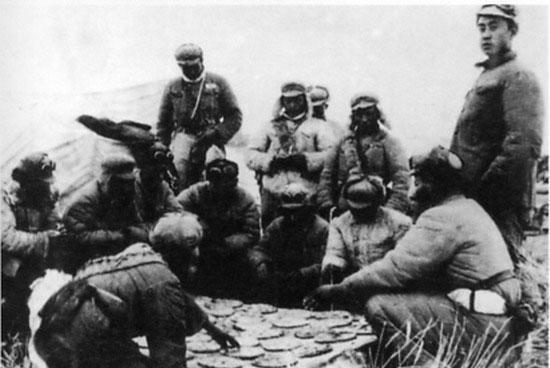 副师长遭遇土匪袭击不幸牺牲，司令怒不可遏率两师出动，成功剿灭三千土匪！
1950