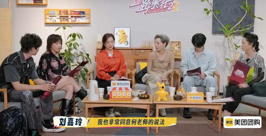 同样是评价刘晓庆，两个人的意思也差不多，但是刘嘉玲说出来的话就是比何赛飞的听着让