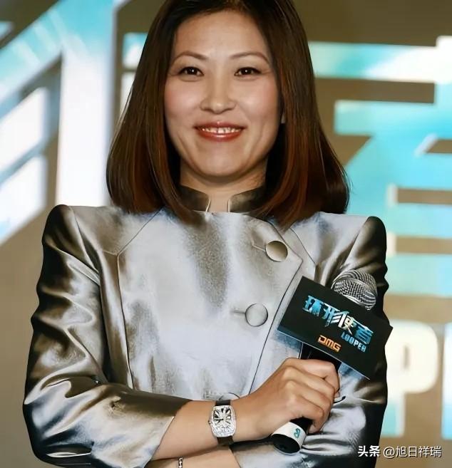 2018年，体坛最大败类：卷走44亿逃去美国，如今买飞机住豪宅生活潇洒，这位中国
