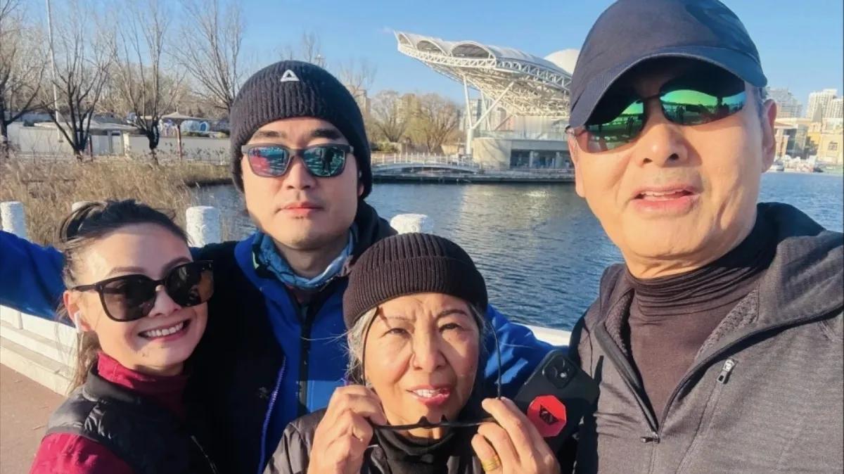 近年来，周润发逐渐淡出荧幕，转而享受悠然自得的生活，成为跑步爱好者中的一员，频繁
