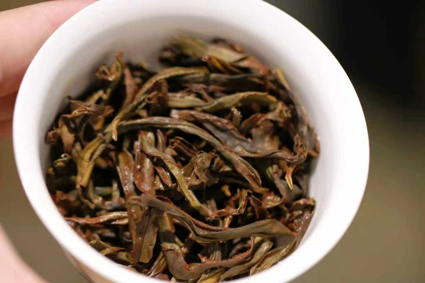 品茶赏器交友  闲暇时煮一壶茶，读几页书，不慌不忙、日积月累。今天多一分沉淀，明