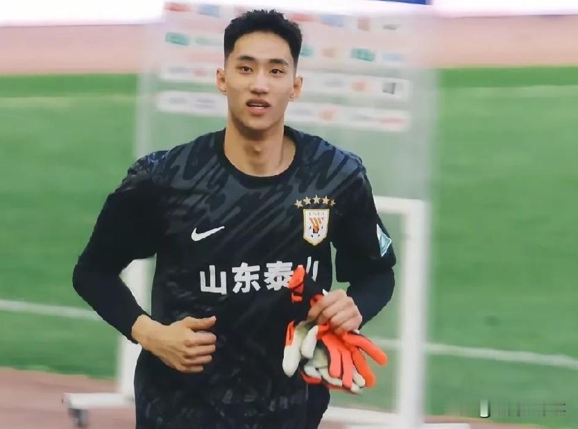 李小恒是职业球员吗？泰山队教练组这次不能再推卸责任，于金永救了他们。
足协杯客场