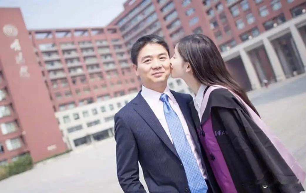 别以为知名企业家就不需要通过婚恋助长声势。刘强东与章泽天的婚姻，就实实在在给京东