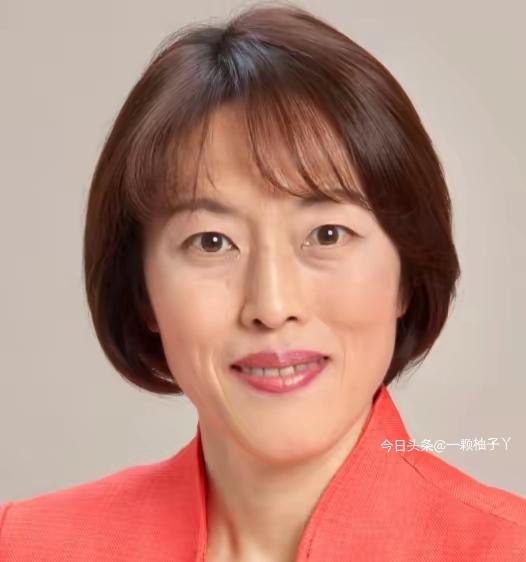 日共主席田村智子直接开怼高市政权，吐槽其操作堪称“顾此失彼典范”。
高市早苗一边