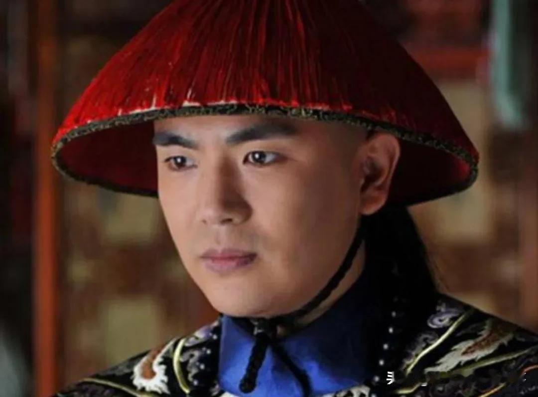 拍摄《甄嬛传》时，扮演温太医的张晓龙进组后当即傻了眼，他发现自己的前任和现任都在
