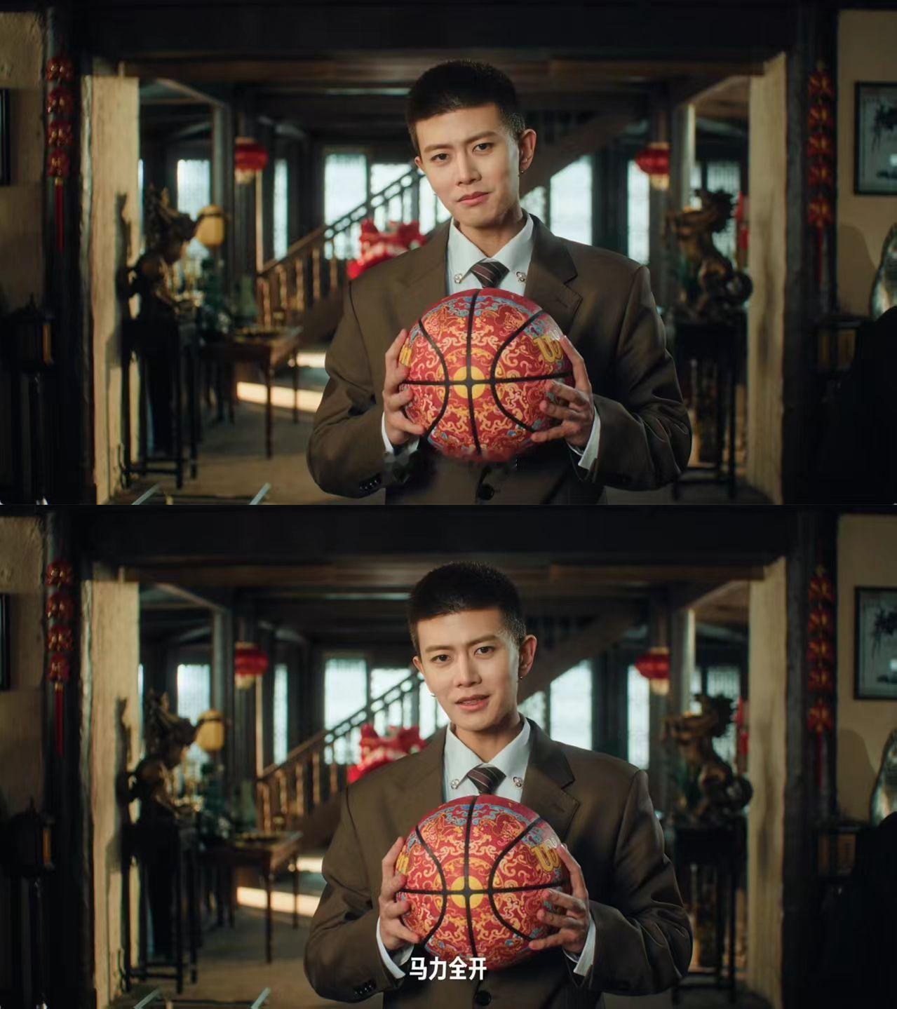 任嘉伦这段完播率100% 任嘉伦西装运球任嘉伦NBA宣传片鲨疯了！棕发寸头耳环造