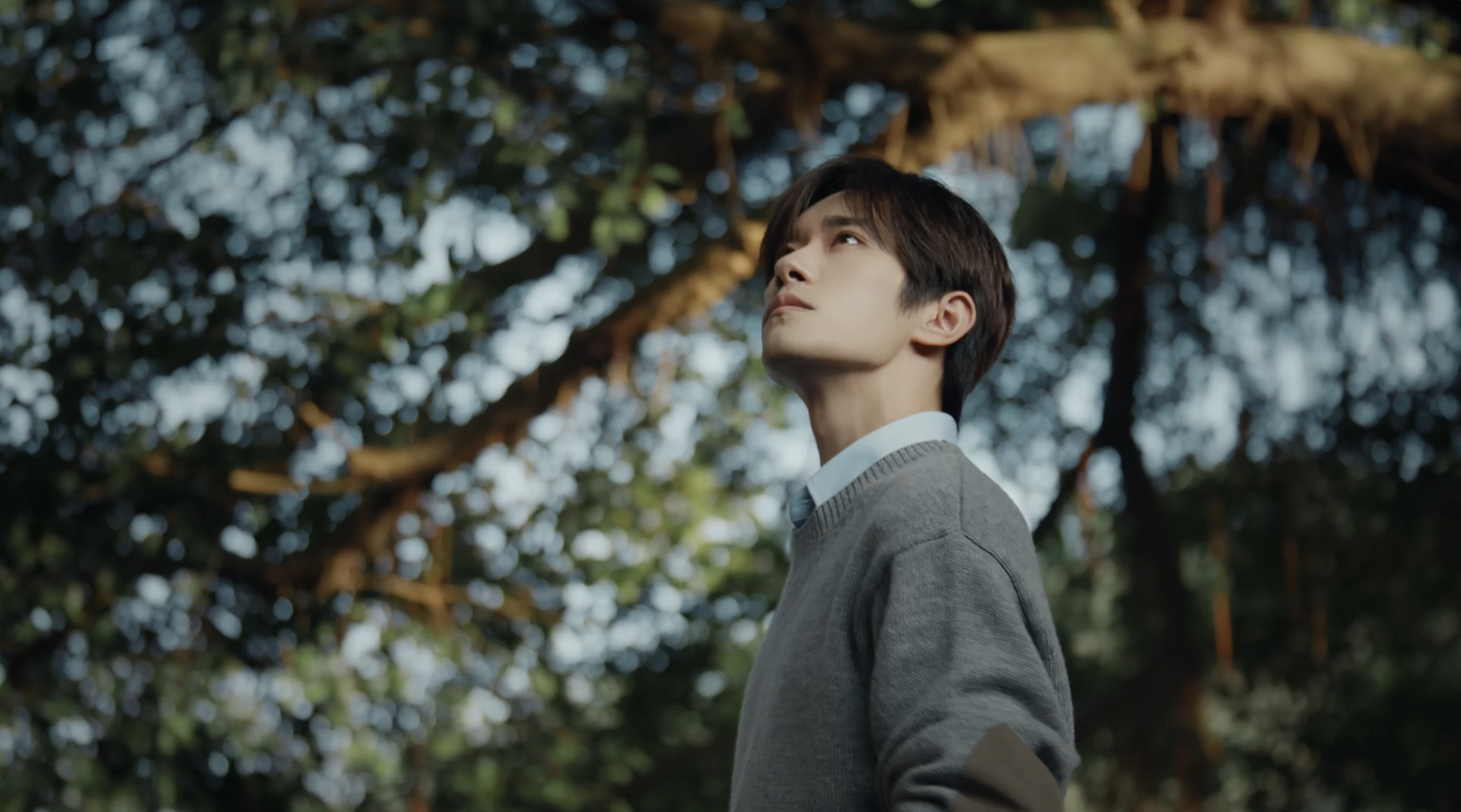 查收易烊千玺的新年问候谁看完易烊千玺的舞台不迷糊啊～而且很神奇，感觉千玺不管是唱