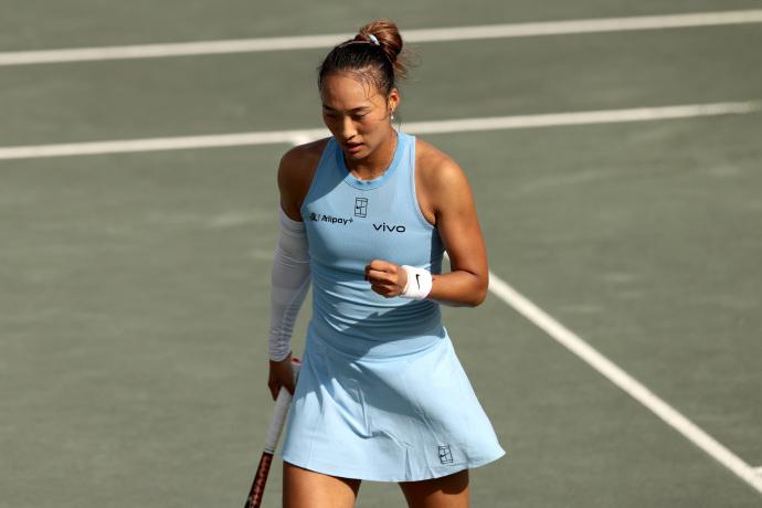 北京时间4月4日凌晨，WTA500赛查尔斯顿站第3轮展开激烈争夺，赛会3号种子郑