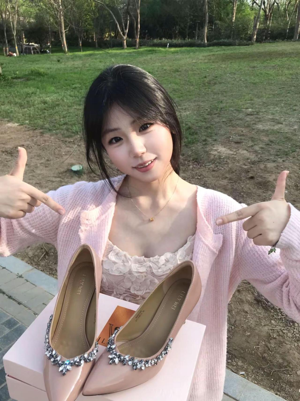 你微微一笑 蝴蝶为你倾倒 蜜芽 lilywei