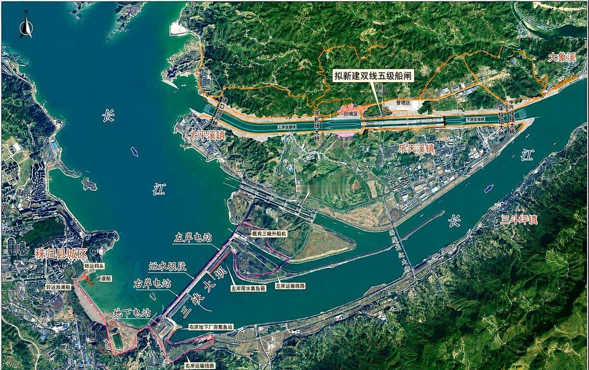 三峡新通道完工后，太平溪、乐天溪两镇人将变“岛民”。
家门口的山就这么给劈开了，