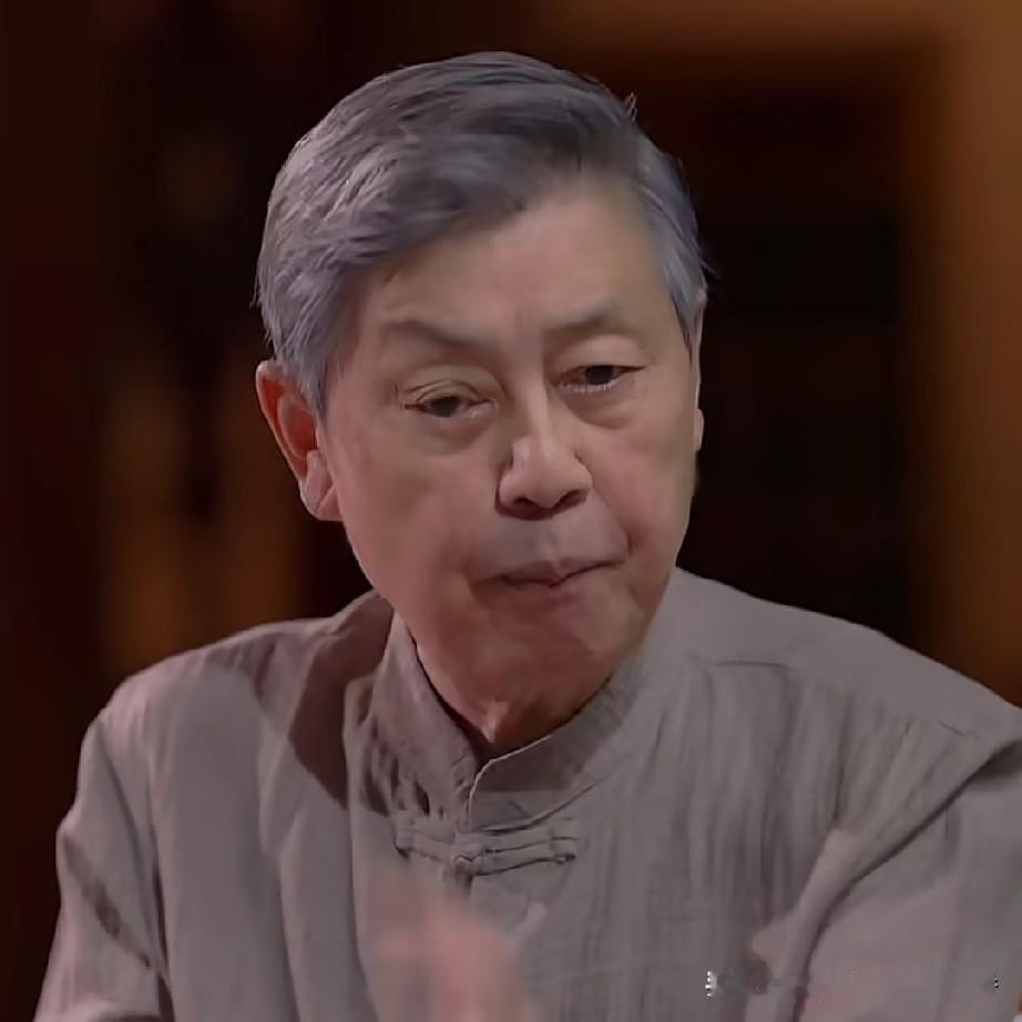 黄梅名家黄新德如今已年近八十，他是黄梅戏鼎盛时期的第二代传人，曾与马兰是舞台上的