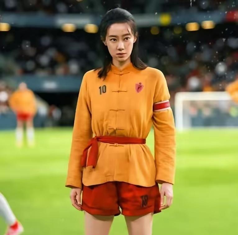 周星驰的《功夫女足》敲定张小斐担任女主。

导演选择她并非单纯看重当下的市场热度