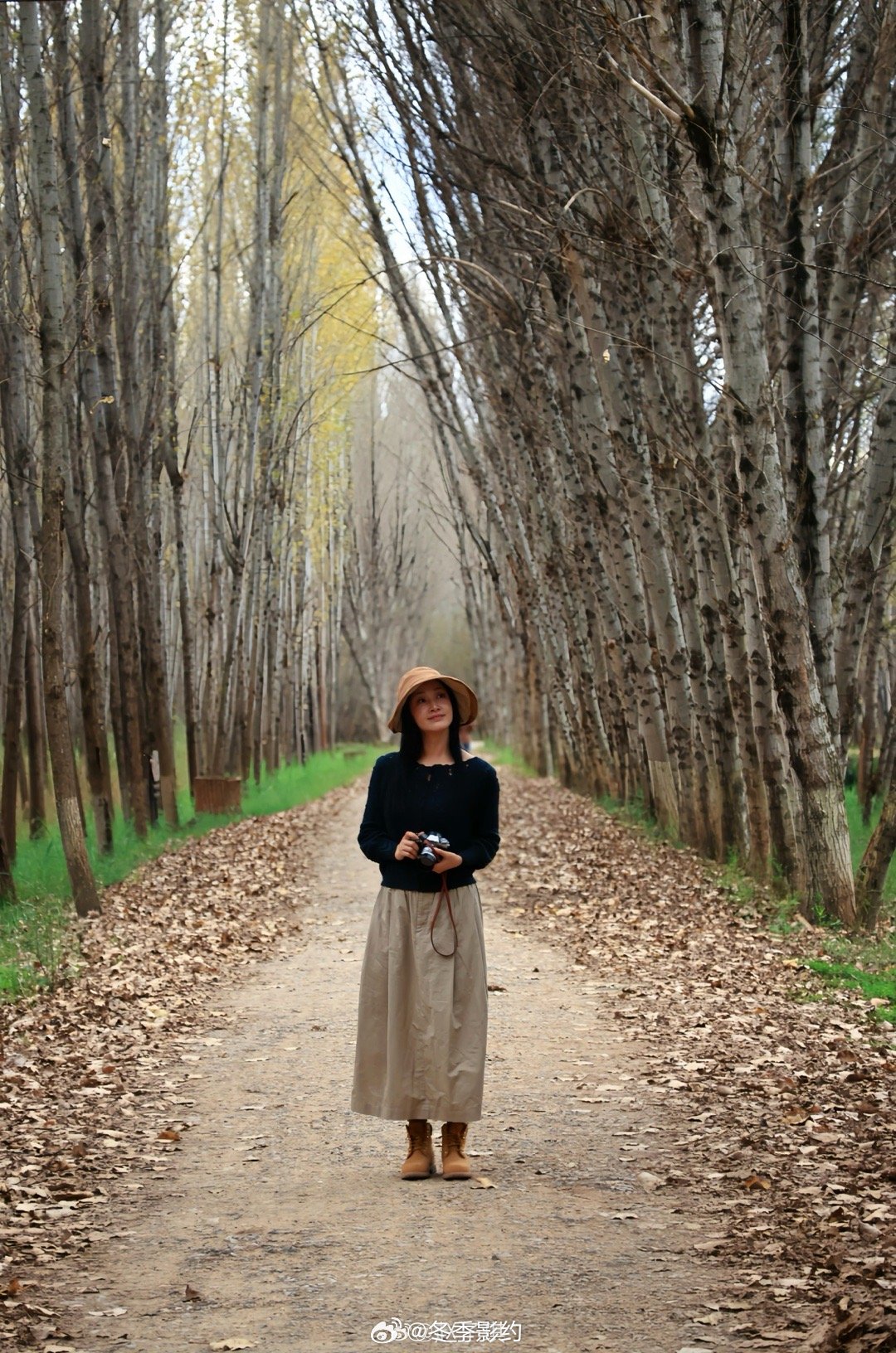赵子琪浪姐出发路透赵子琪出发录制浪姐 赵子琪现身机场，笑容明朗看起来好chill