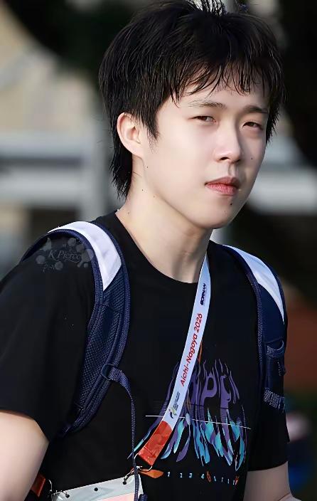 王楚钦每场比赛都摁胳膊，
这伤病老也好不利落呢？
2024巴黎周期落下的顽固旧伤