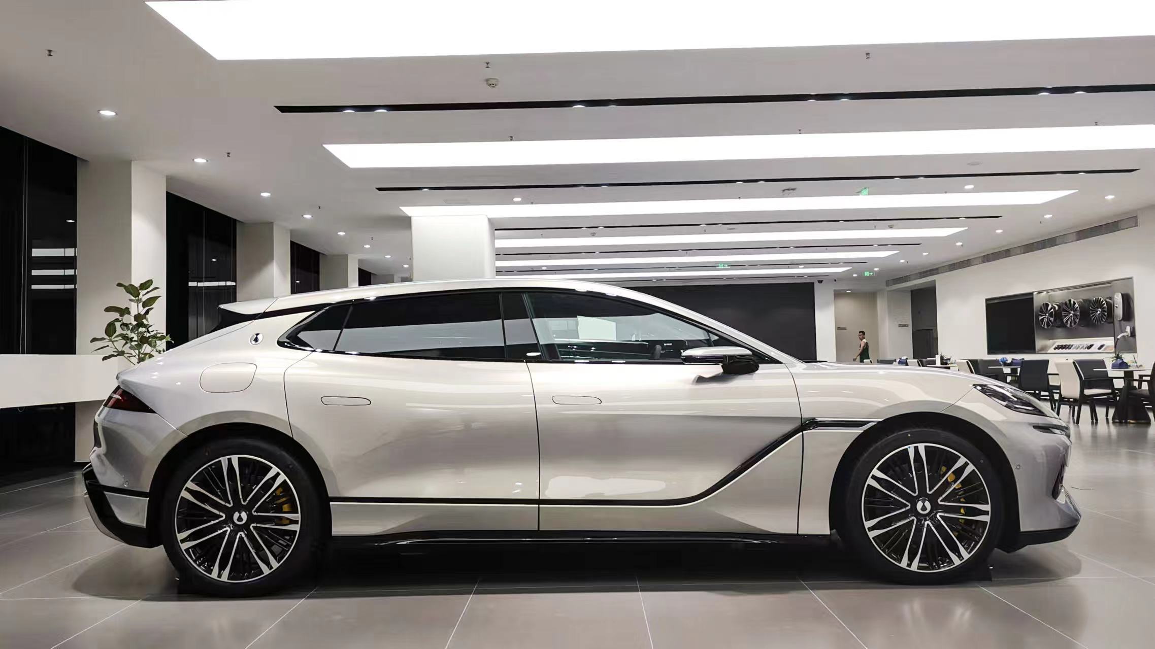 国产科技豪华旗舰到店了，已经看到了，重新定义什么是豪车。之前大家认为的豪车是品牌