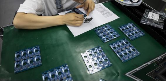 美国：绝不允许把使用美国技术的光刻机，卖给中国！中国：绝不允许把使用中国稀土的光