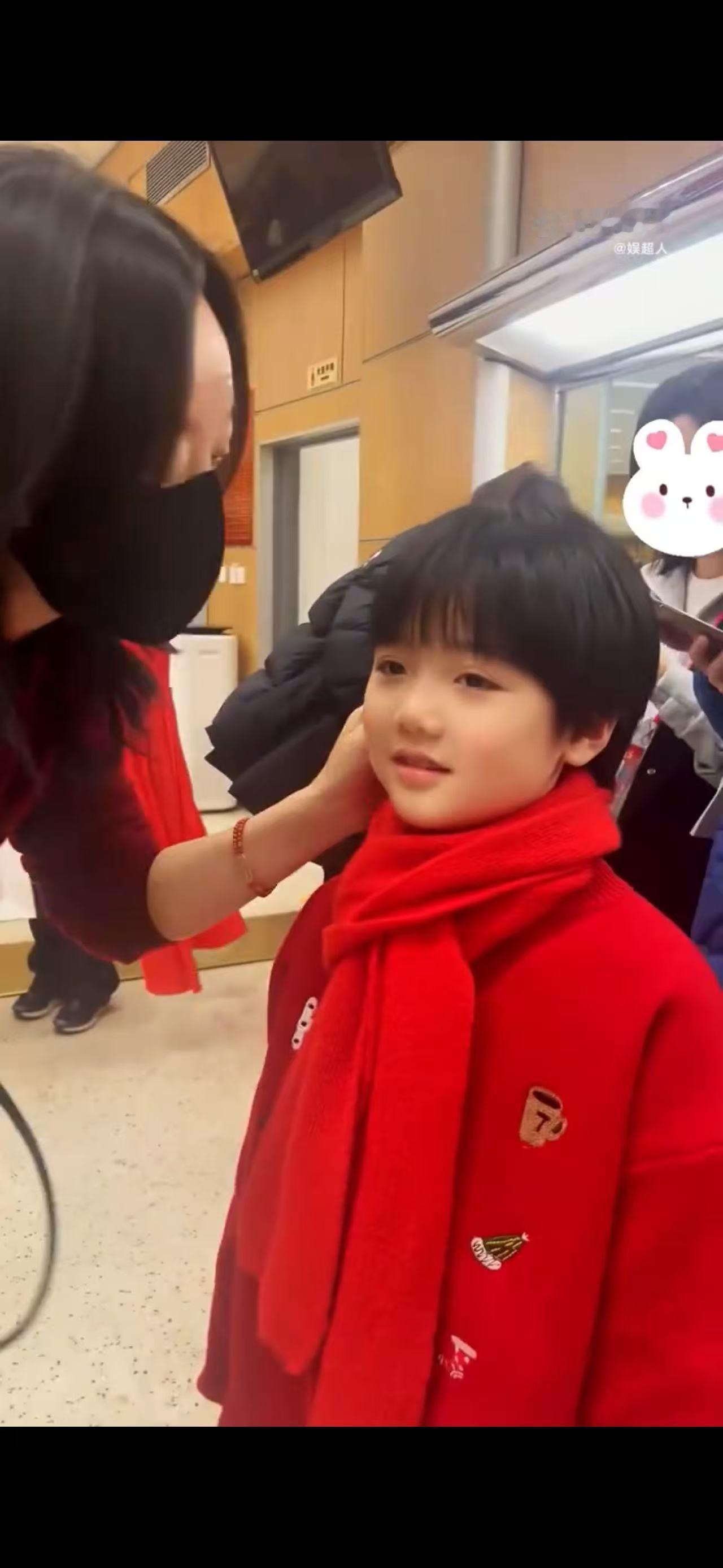 闫妮小巷人家售后呈上来了 售后太棒了吧，真的被闫妮这一段急着笑死我了！因为小孩没