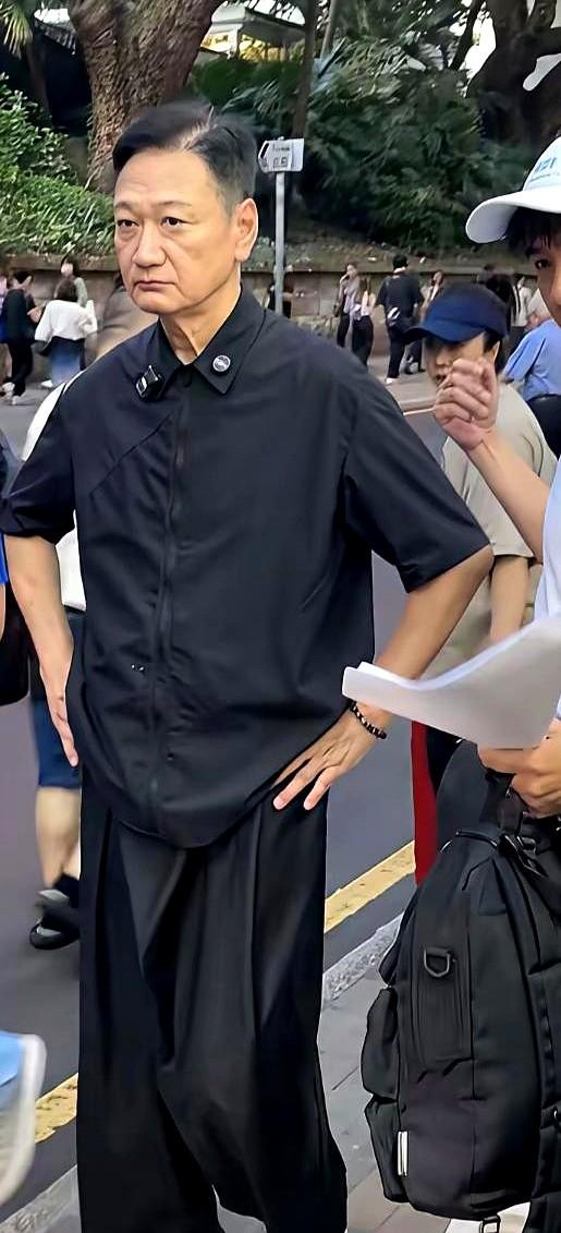 40岁以后，男人的脸真没那么重要。

62岁的陶大宇，现在看着确实老了点，但那又