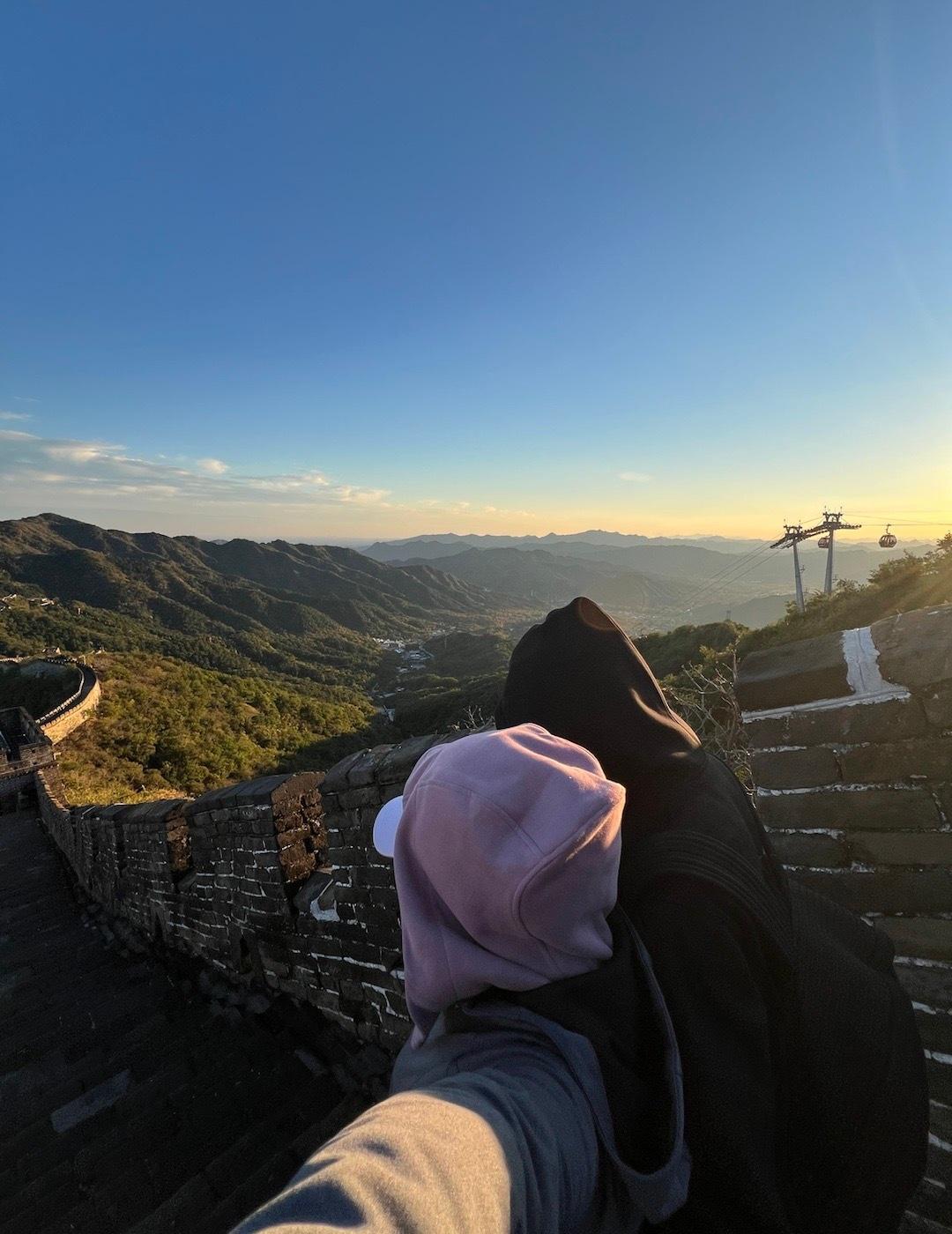 开车去慕田峪（在怀柔也能看见CBD）
星星人冰激凌好吃😋
宝宝送了我的朋友圈背
