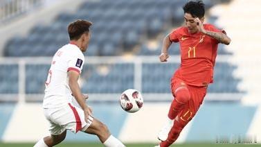 中国男足热身赛3人被罚下 亚洲杯前颓势难止
国足在阿联酋阿布扎比与中国香港队进行
