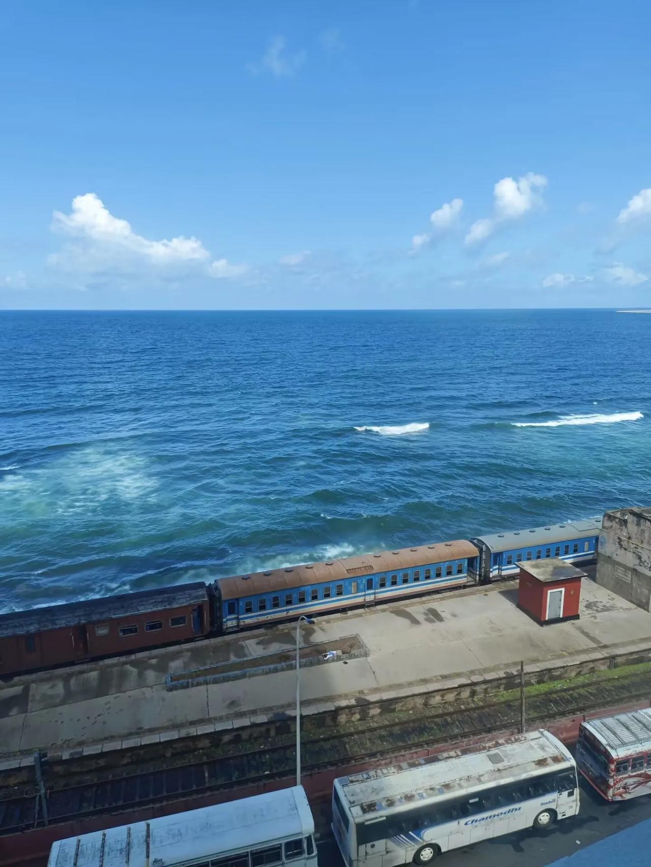 很多年没联系的亲戚或者朋友，突然联系你，还打电话给你，一般不会有好事！
前两天还