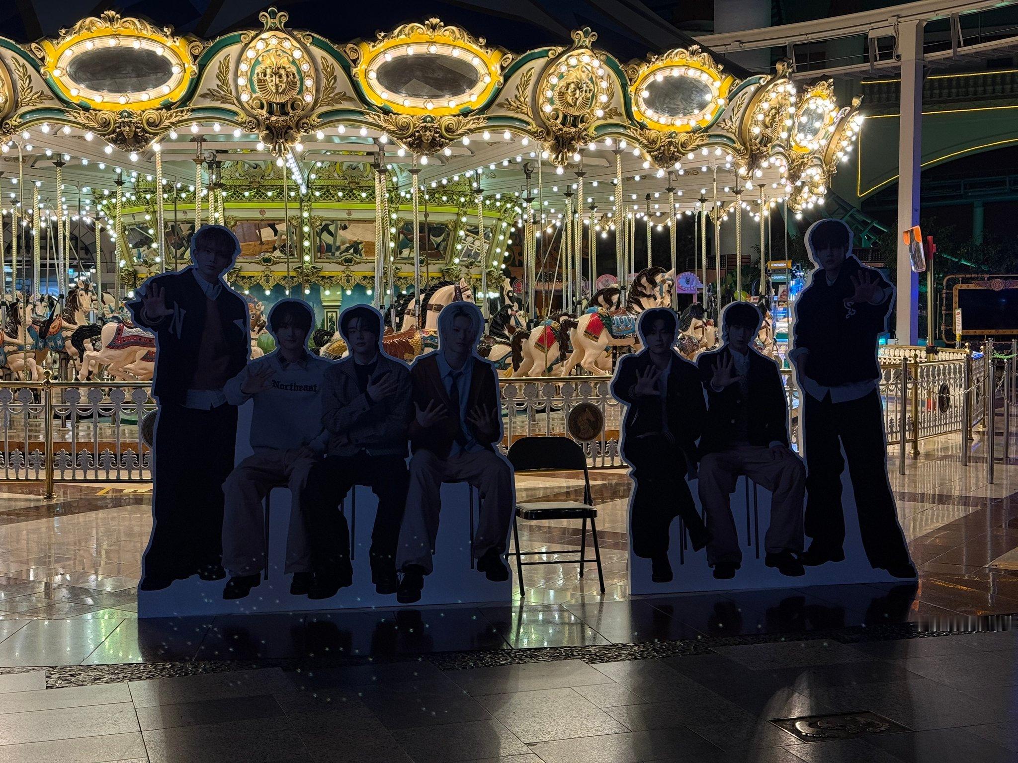 【twi】ENHYPEN五周年合影墙实物 