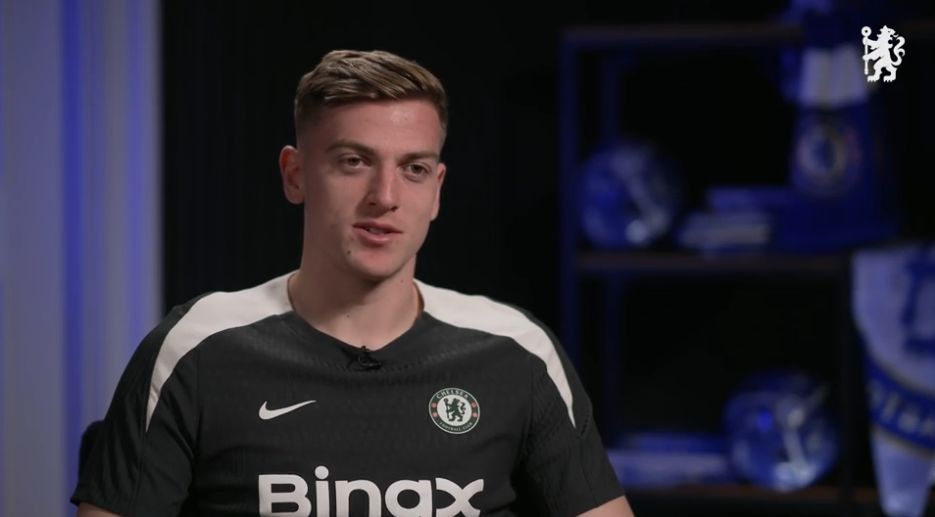 切尔西官方发布利亚姆-德拉普独家专访。首先我想问问你，目前在切尔西的生活怎么样？