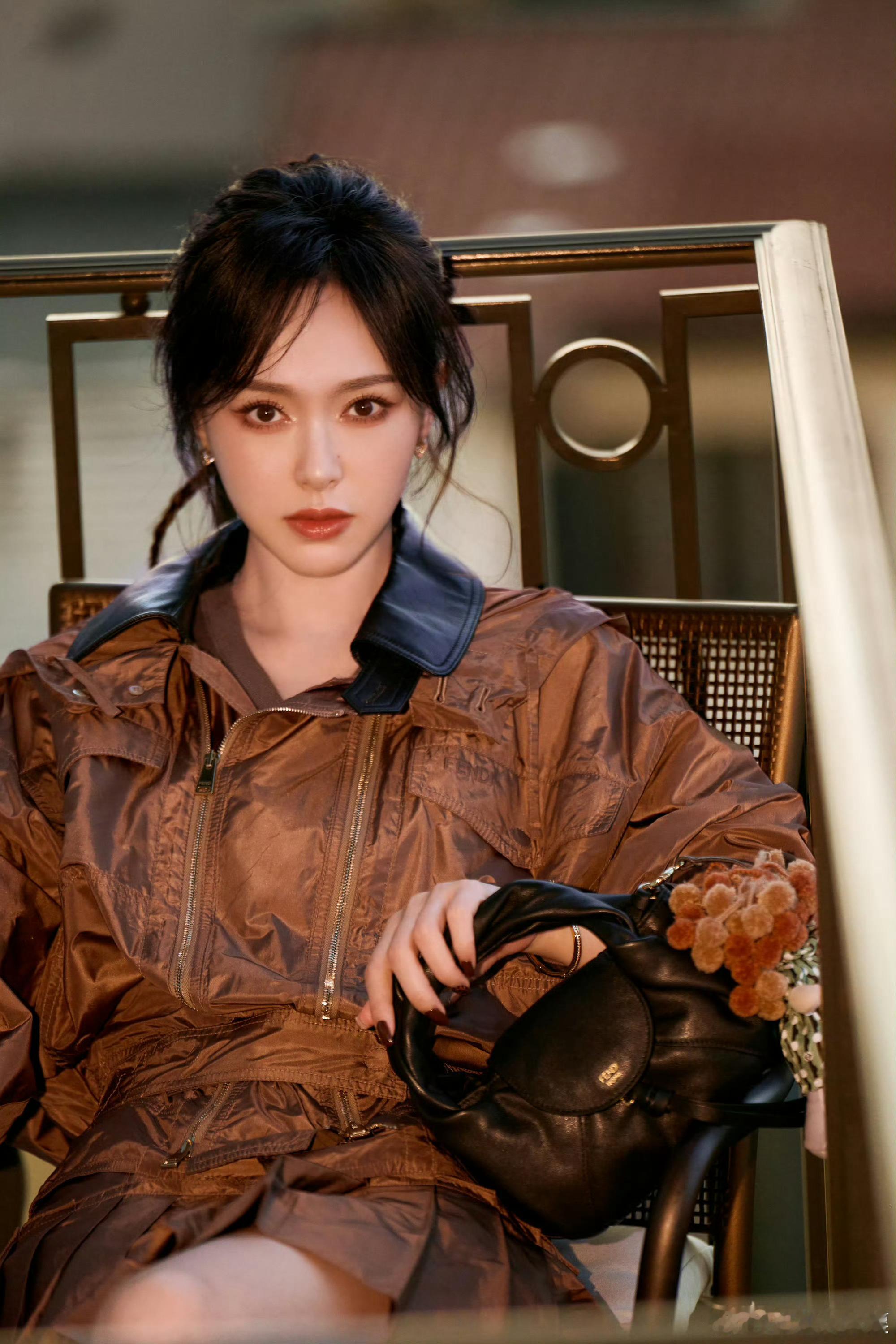 唐嫣美拉德色系套装唐嫣米兰时装周第二套造型出图唐嫣米兰时装周第二套造型出图，好美