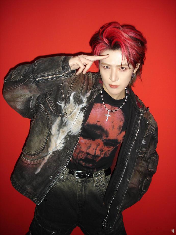 美依礼芽的2025年演唱会，张金泰的《哪吒》真是让现场粉丝嗨翻了天！每一句歌词都