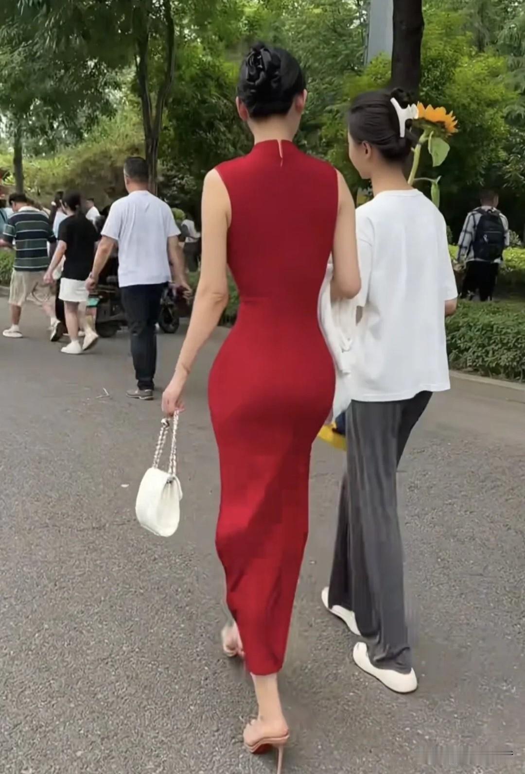 你知道吗？
高考期间，花店里的向日葵花朵一抢而空，都被高考家长买走了。高考送向日