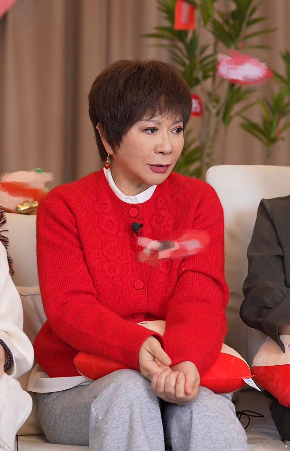 蔡明说倪萍慈眉善目嘴巴像小刀  蔡明把倪萍的魅力总结得太到位了，慈眉善目是她的外
