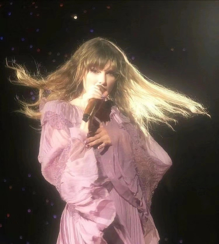 嗑颜bot Taylor Swift此女所有图都是高能量磁场女头 