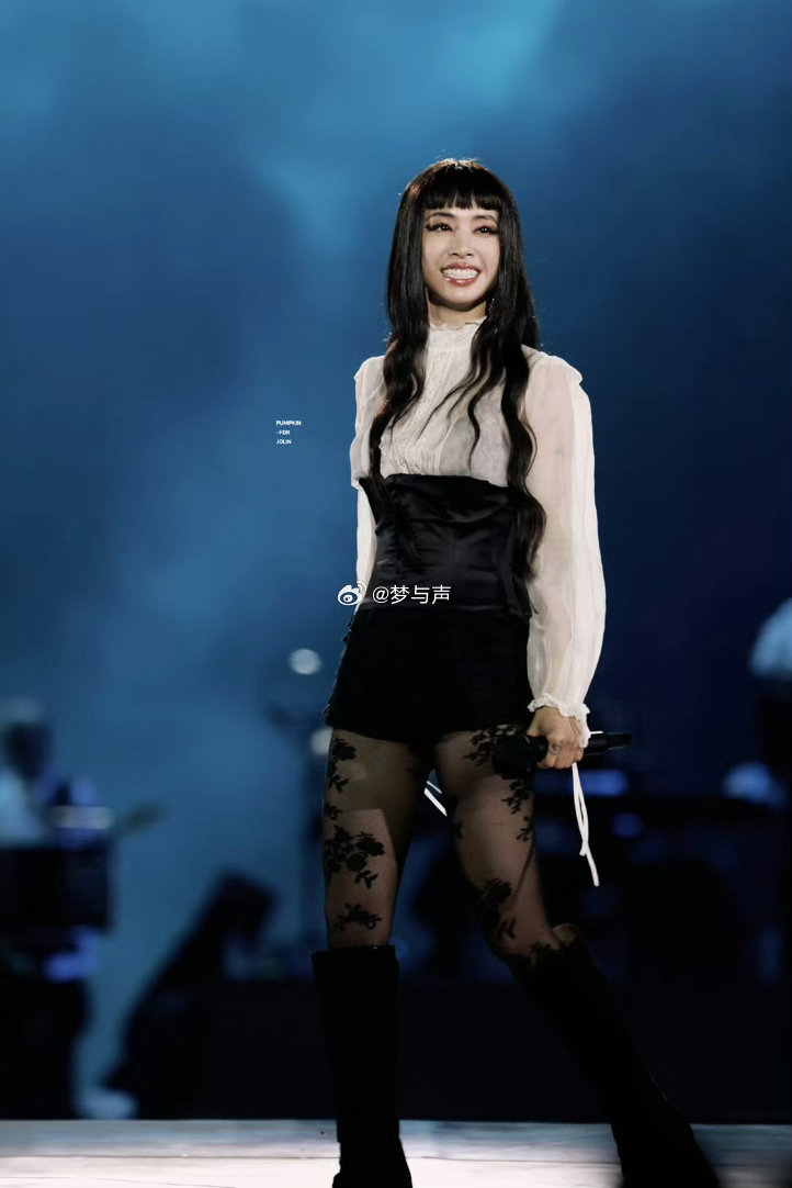 蔡依林重庆演唱会 蔡依林在重庆的舞台上，火力全开。从舞美到歌单，从唱跳到互动，每