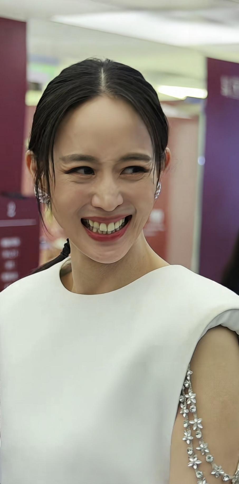 张钧甯，无美颜无滤镜，不笑的时候特美