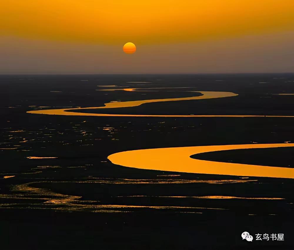长河落日天边远，
东海朝阳亮眼前。
横批：《落日与朝阳》