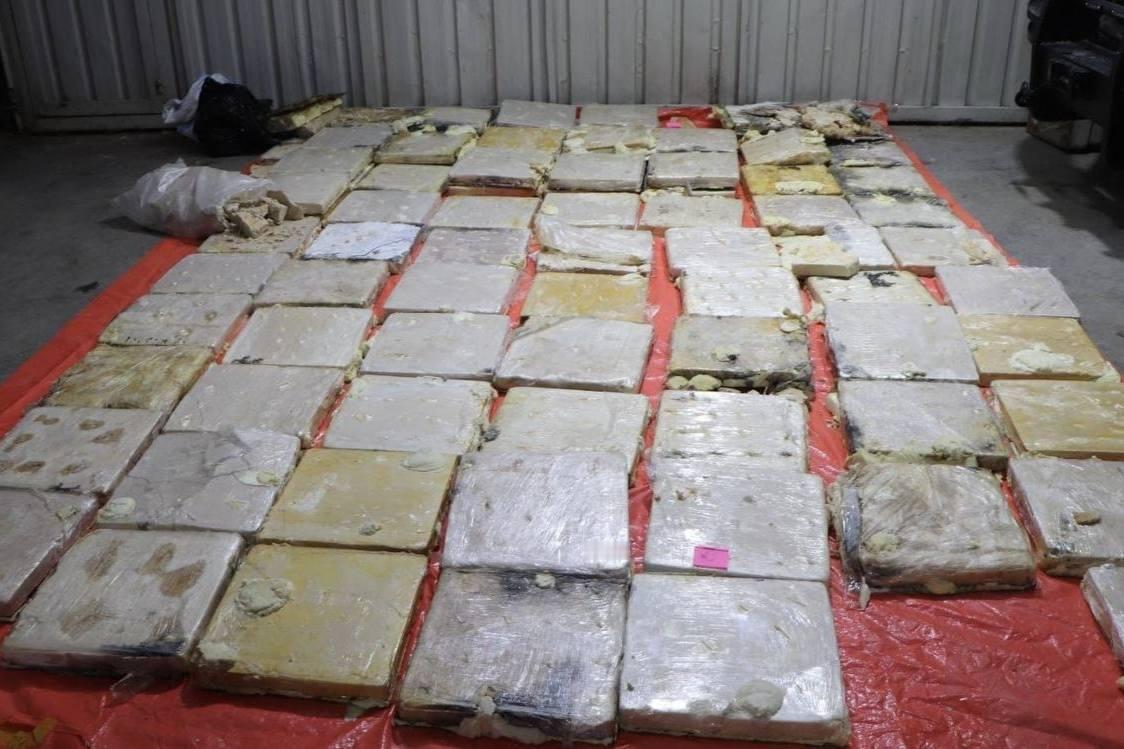 在与约旦的联合行动中，印度海关在贾贝尔边境口岸查获了大量卡普顿原料药。近一吨这种