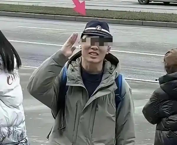 警惕！陈宇昕事件不止一个橘荣机械，多个账号跟风站台，军国符号在评论区扎堆出现

