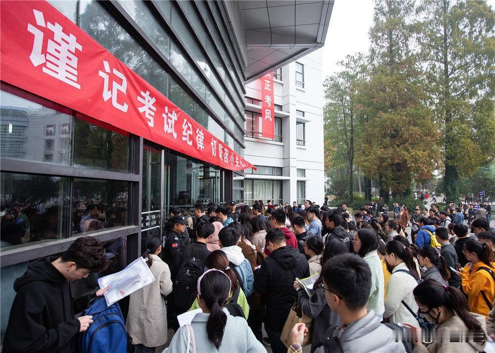 公务员体检标准新调整！
 
2025年11月，中组部、国家卫健委联合发文放宽公务