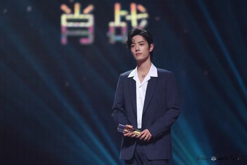 王晶建议肖战要学会挑剧本这事，可真是引发了不少讨论。12月27日王晶直言肖战戏路