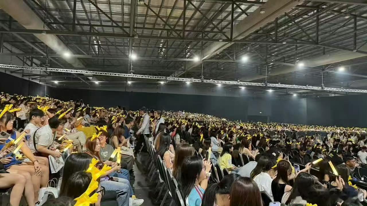 鹿晗的海外人气座无虚席…太强了 ​​​