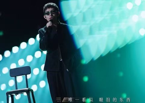 汪苏泷负责唱 林宥嘉负责cos汤令山 哇塞！在《声生不息》里这组合太逗啦，汪苏泷