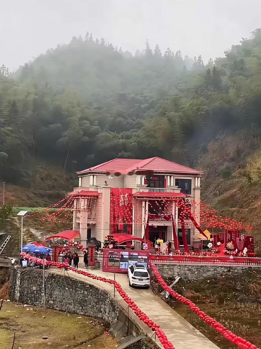 在农村结婚，这个算很用心布置了吧 