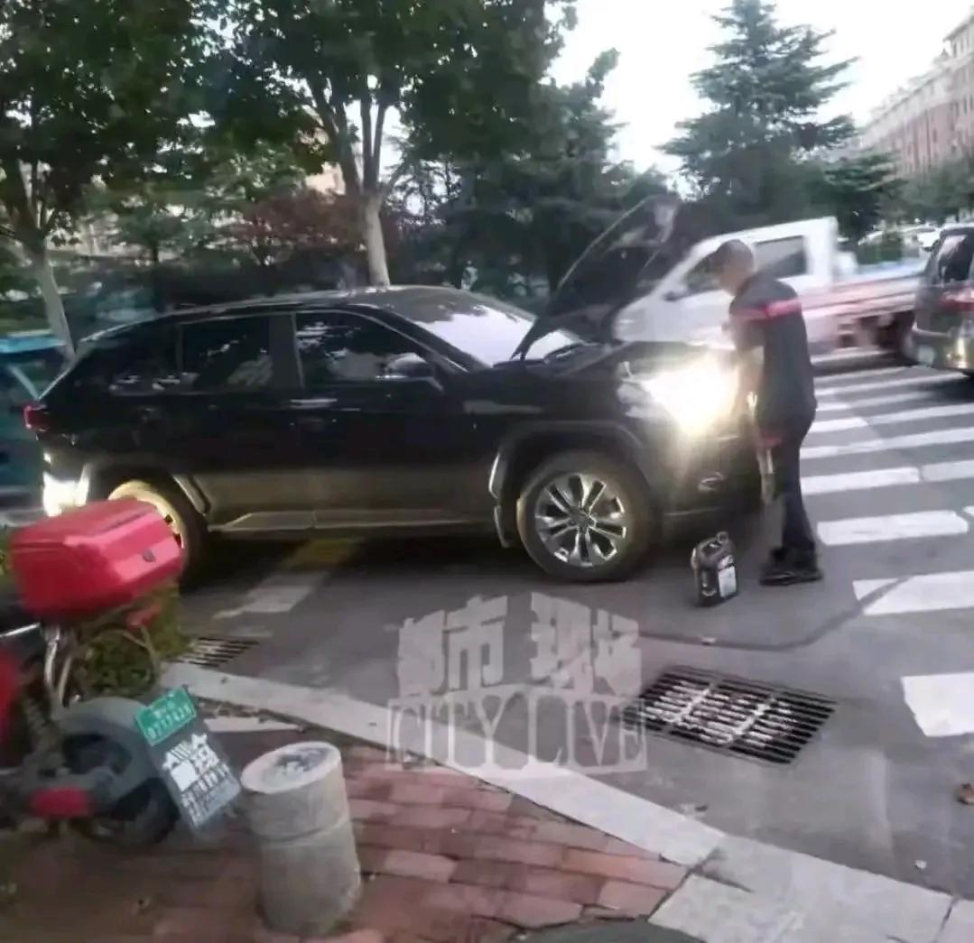 一辆刚做完保养的车，开出4S店不到1公里，发动机直接爆缸熄火——原因竟然是：机油