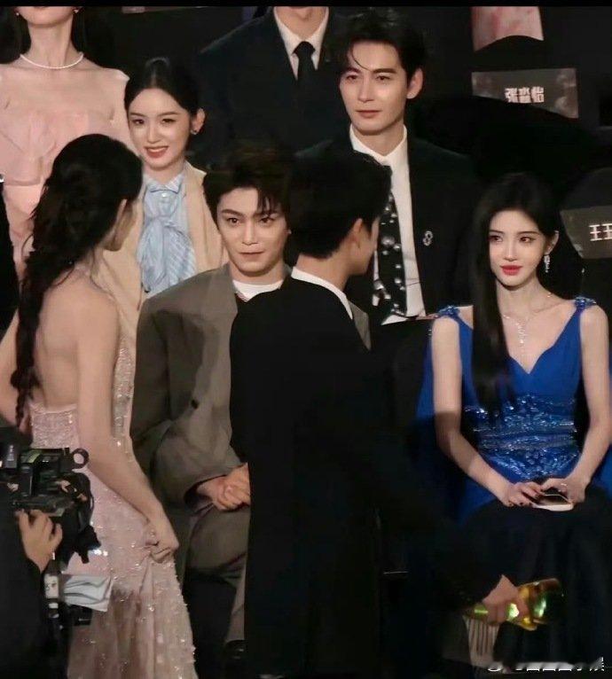 内娱还有谁不在嗑孟子义李昀锐 大家看孟子义李昀锐的表情，都在姨母笑啊哈哈哈 大家