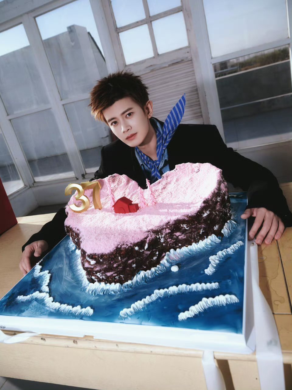 任嘉伦37岁状态任嘉伦37了 没想到任嘉伦已经37，状态依旧抗打啊！生日快乐！ 