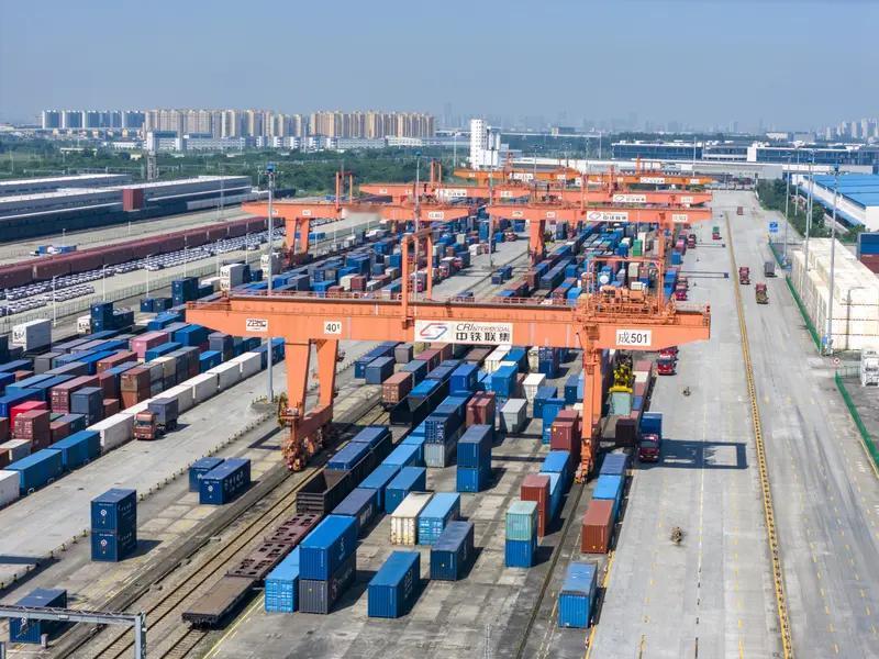 中国经济活力，从众多领域的成就中就能真切感受到。今年1 - 11月，国家铁路累计