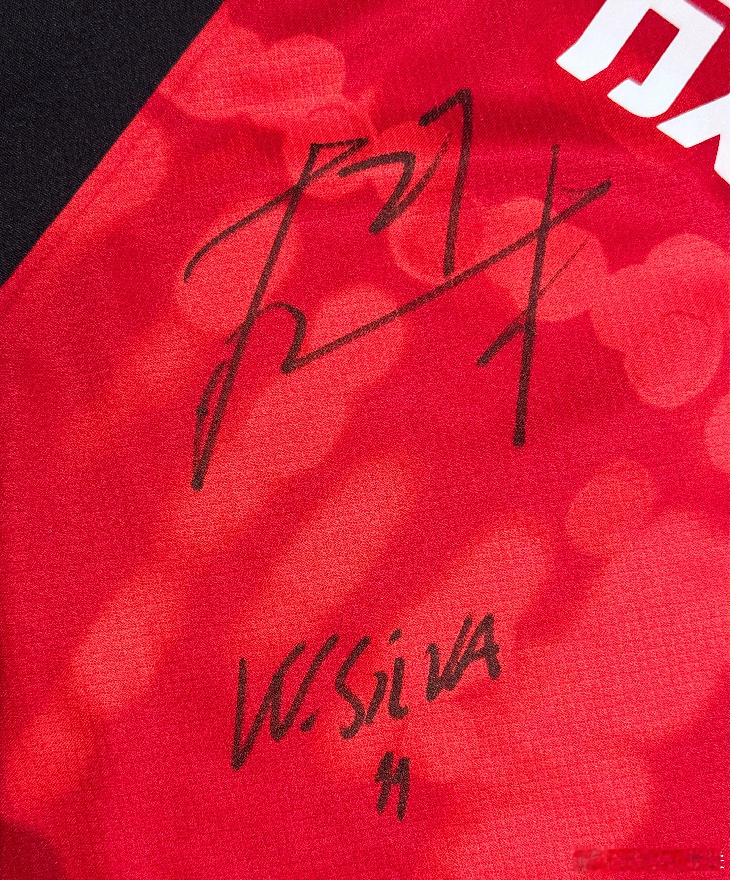 成都蓉城4比0浙江队席尔瓦给拜合拉木助攻一个，真不错。 